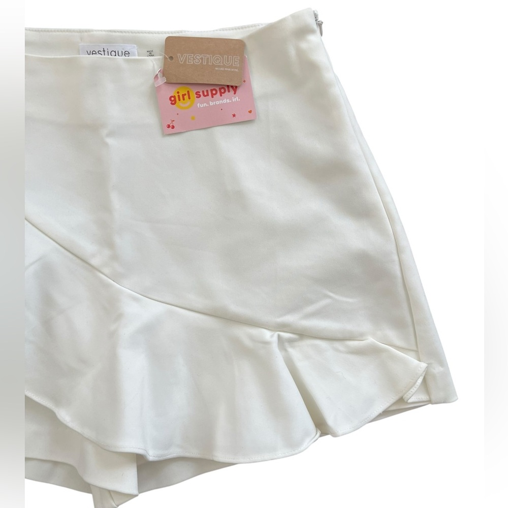 Vestique White Ruffle Skort - Picture 6 of 13